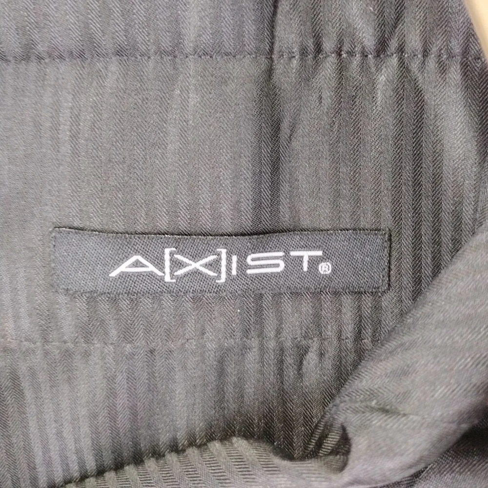 Axist men tan